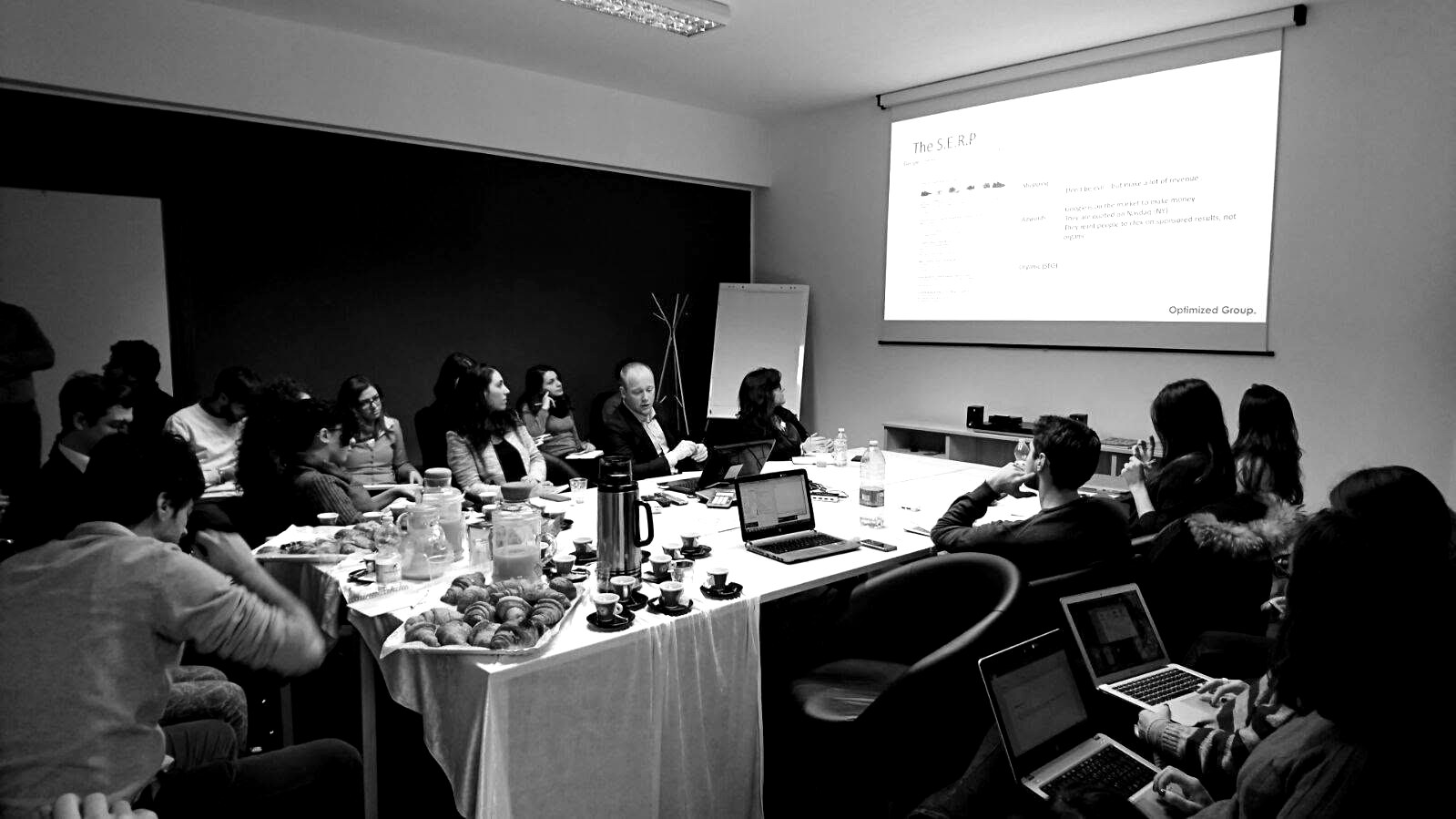 Niklas Lindahl leading an Optimized Group digital marketing workshop in Milan